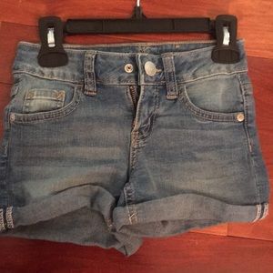 Girls sz 7 Jean shorts. Justice brand.